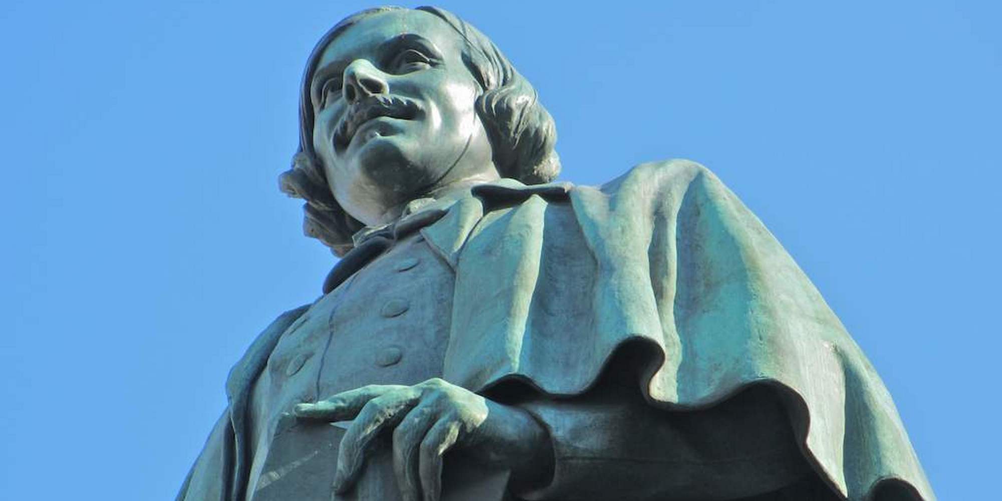 statue of Gogol Nikolai